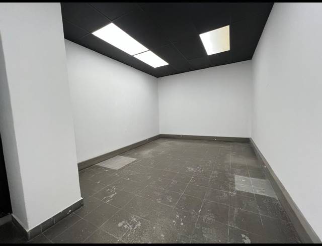 915M² WAREHOUSE TO LET IN LASER PARK